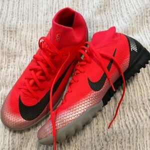 NIKE Women’s Pink/Salmon CR7 Soccer Cleats, Size 6.5-7